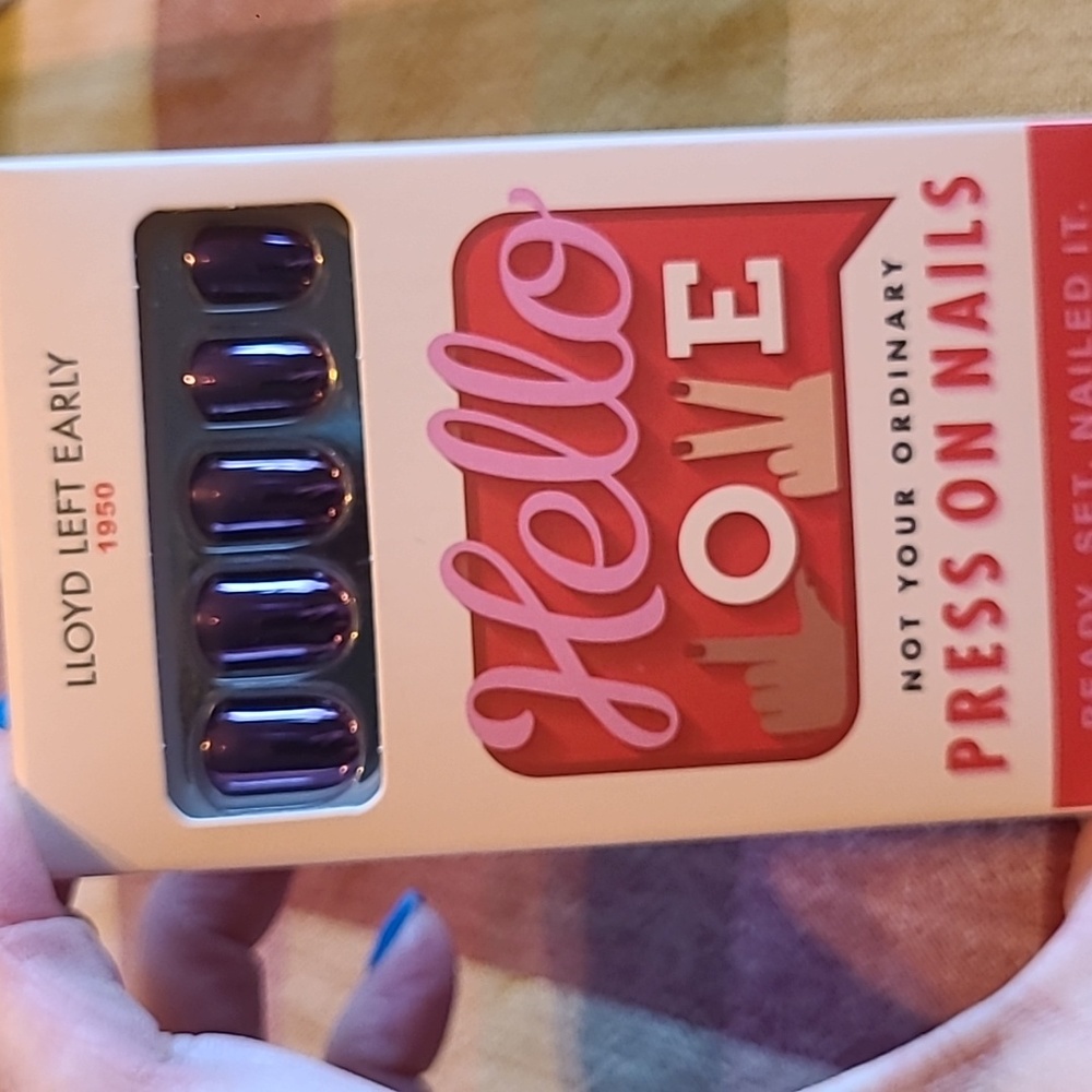 Hello Love nails